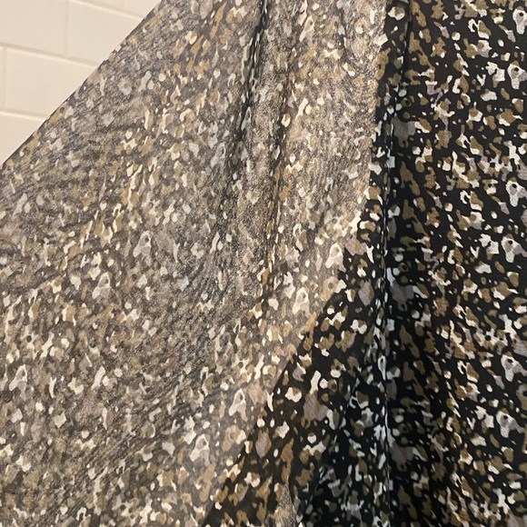 Black flower ruffle dress with long sleeves. - Picture 7 of 7